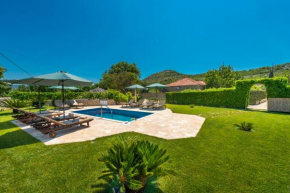 Vila Vergatum-privacy,gym,billiards,table tennis
